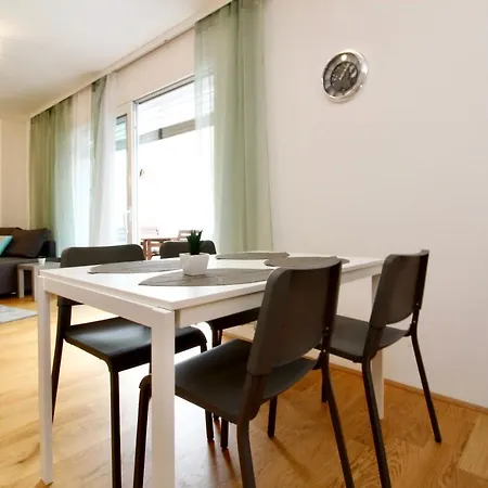 Spacious Terrace In Modern Building Apartment *