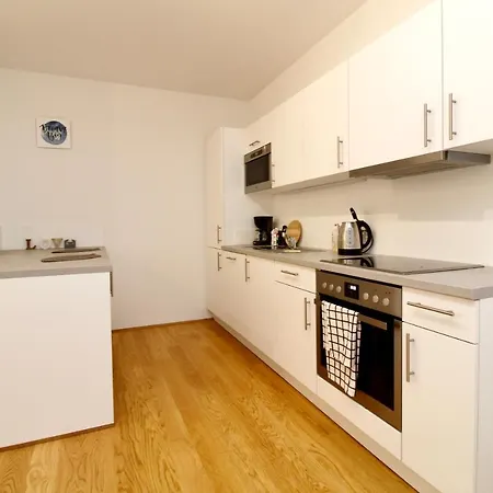 Spacious Terrace In Modern Building Apartment *