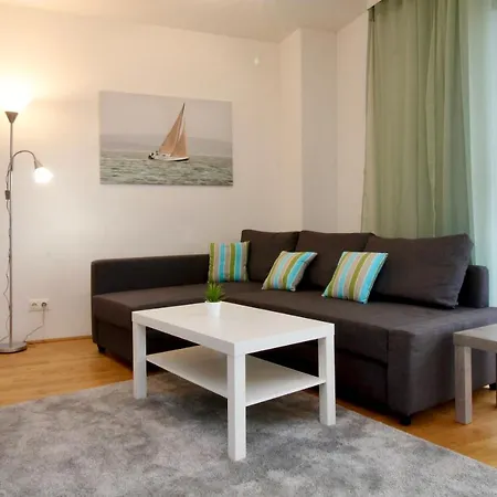 公寓 Spacious Terrace In Modern Building